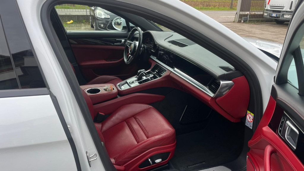 PORSCHE Panamera 3.0 4 - 30