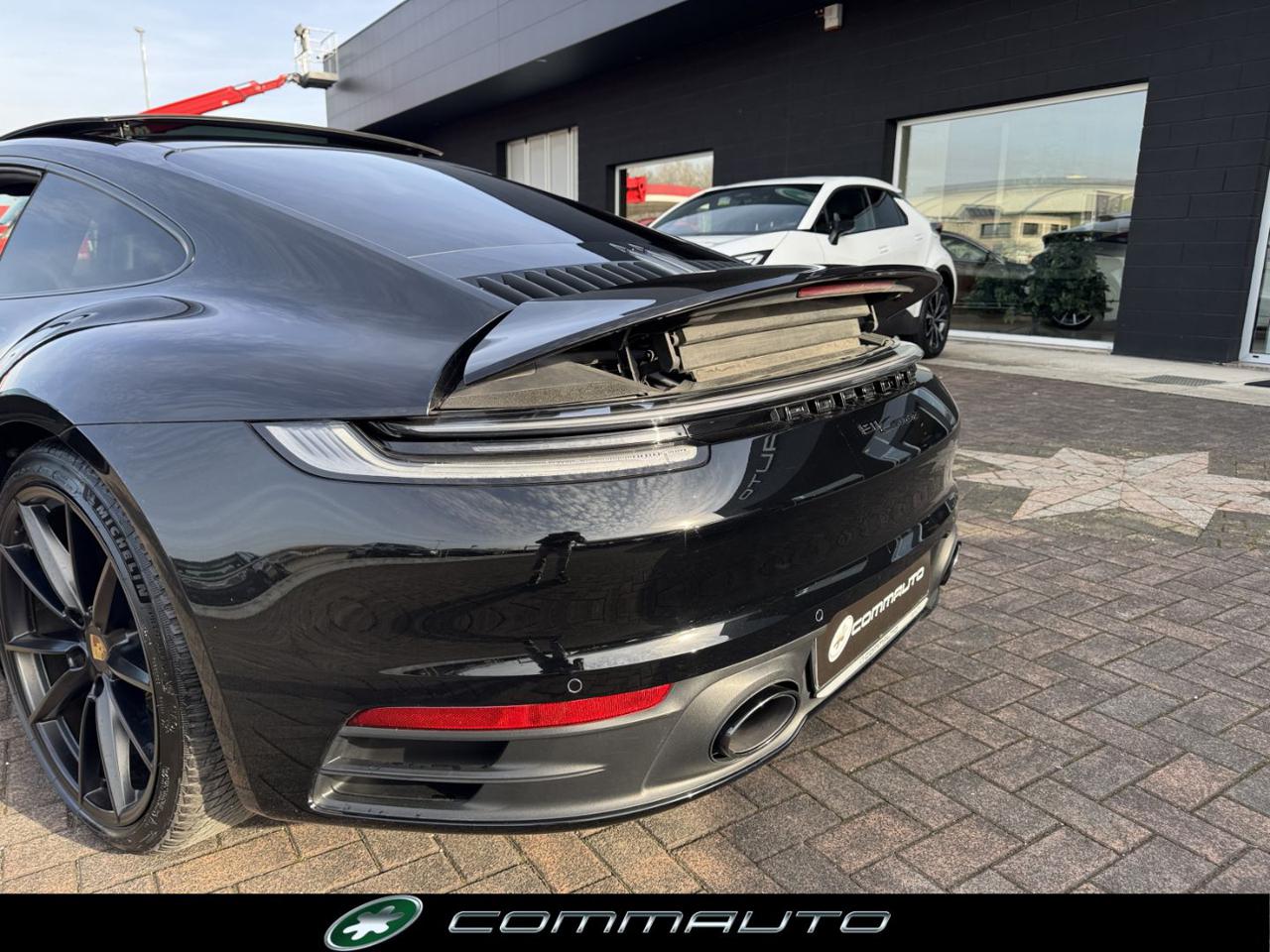 PORSCHE 911 Carrera - 34