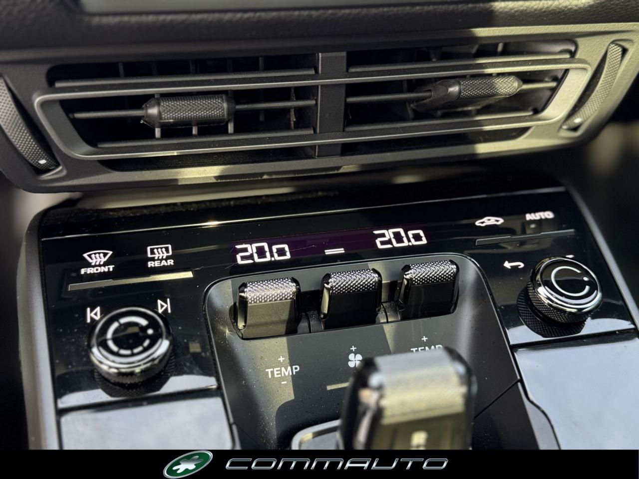 PORSCHE 911 Carrera - 28