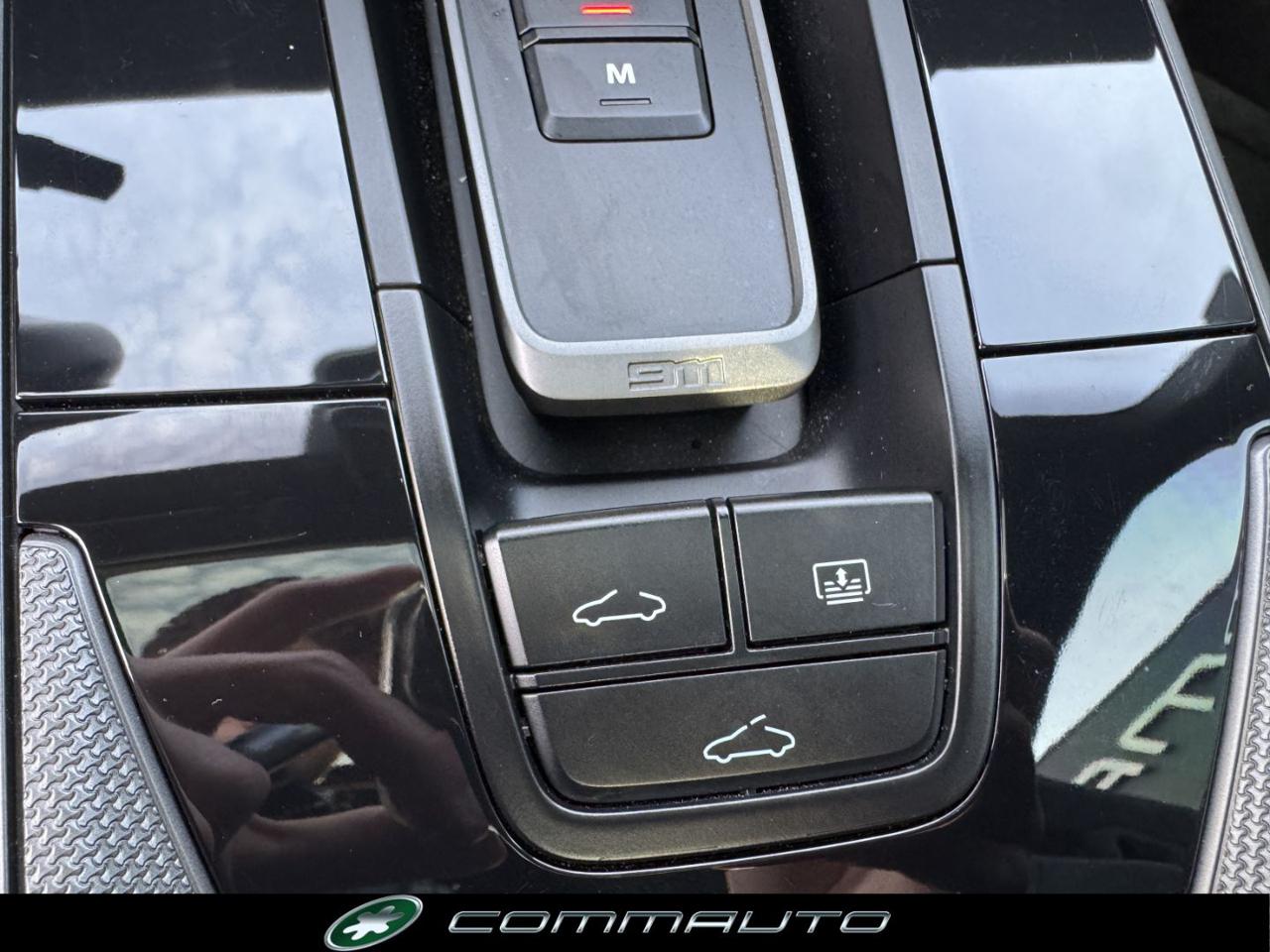 PORSCHE 911 Carrera - 30