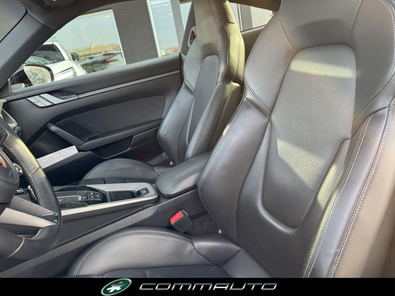 PORSCHE 911 Carrera - 18