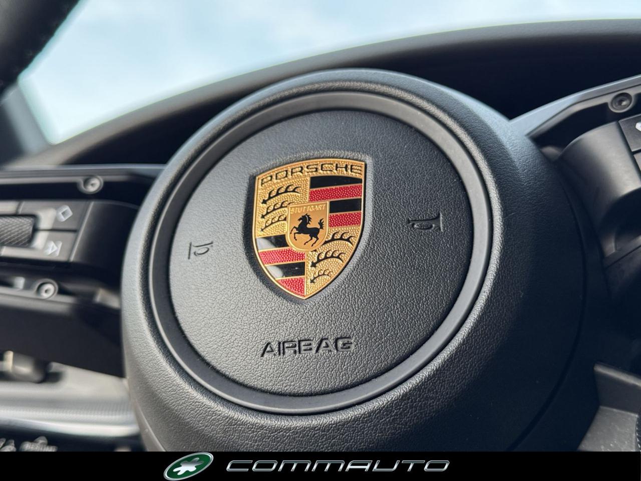 PORSCHE 911 Carrera - 37