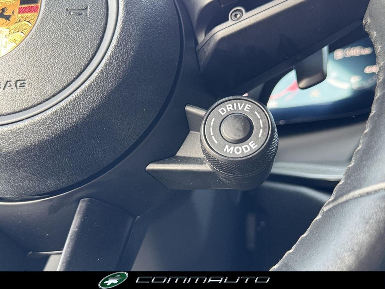 PORSCHE 911 Carrera - 36