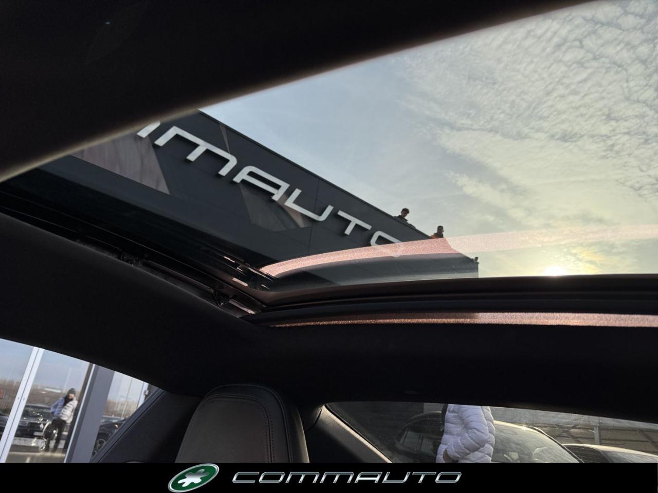 PORSCHE 911 Carrera - 31