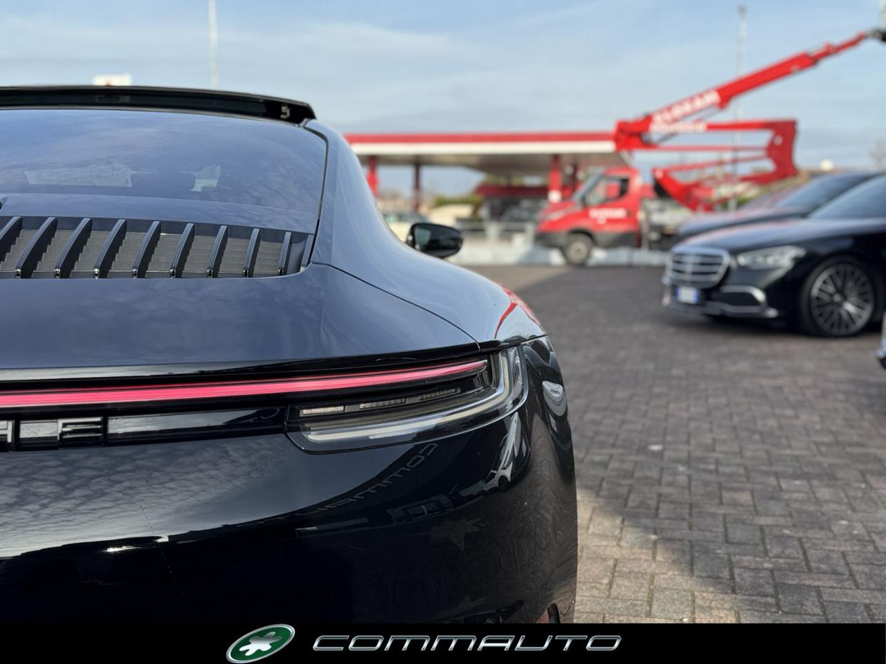 PORSCHE 911 Carrera - 12