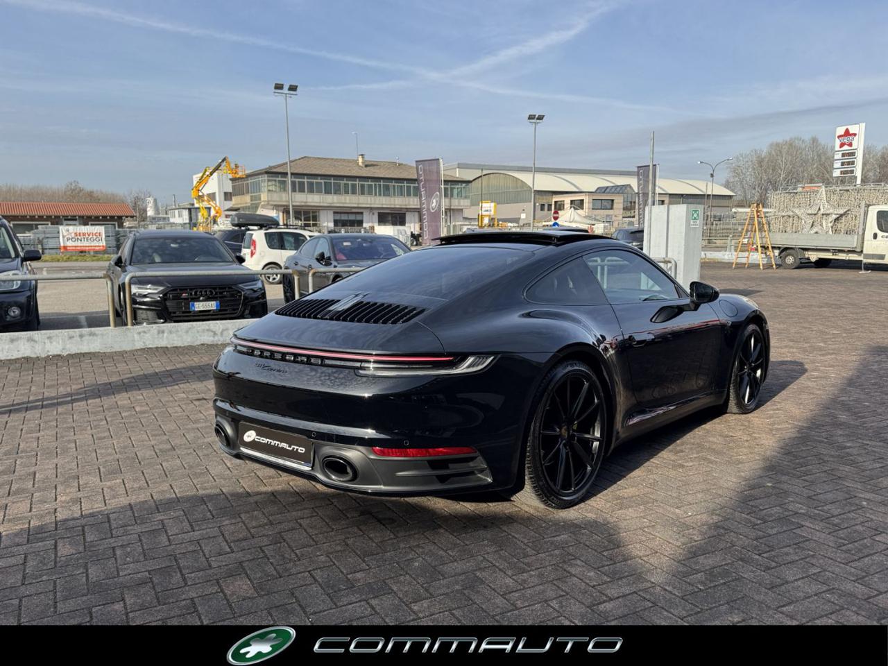 PORSCHE 911 Carrera - 4