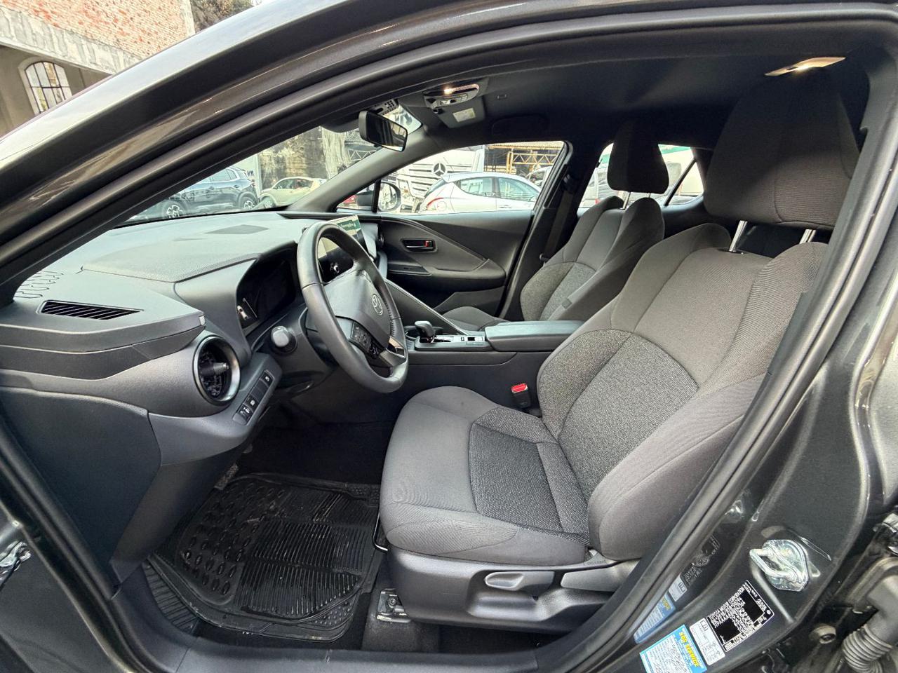 TOYOTA C-HR 1.8 Hybrid E-CVT Active - 10