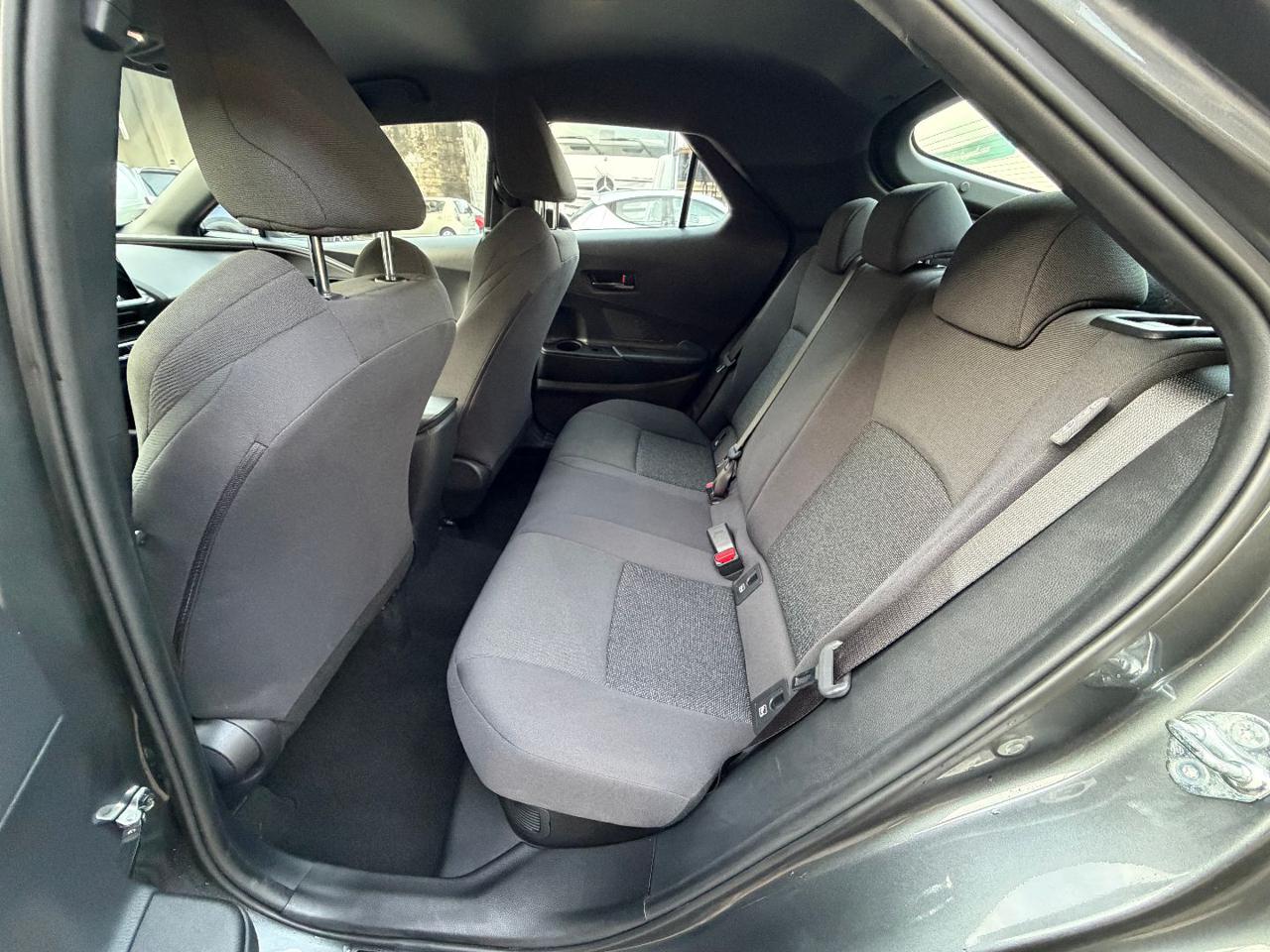 TOYOTA C-HR 1.8 Hybrid E-CVT Active - 12