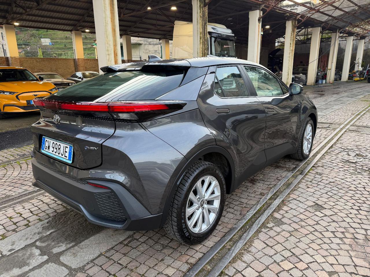 TOYOTA C-HR 1.8 Hybrid E-CVT Active - 7