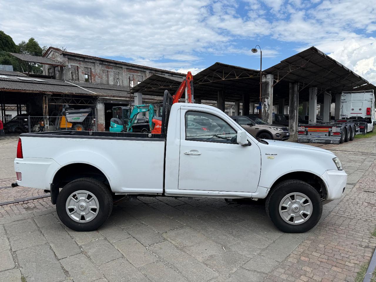 TATA Xenon 2.2 Dicor 4x2 PC Pick-up - 9