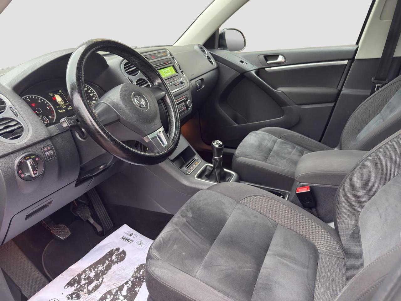 VOLKSWAGEN Tiguan 2.0 TDI 140 CV Sport & Style *TETTO APRIBILE* - 9