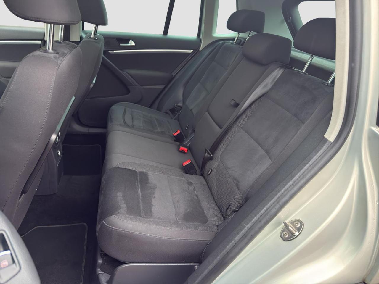 VOLKSWAGEN Tiguan 2.0 TDI 140 CV Sport & Style *TETTO APRIBILE* - 10