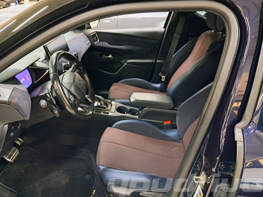 DS AUTOMOBILES DS 3 Crossback / BlueHDi 130 aut. Ines De La Fressange KM 98.200 - 8