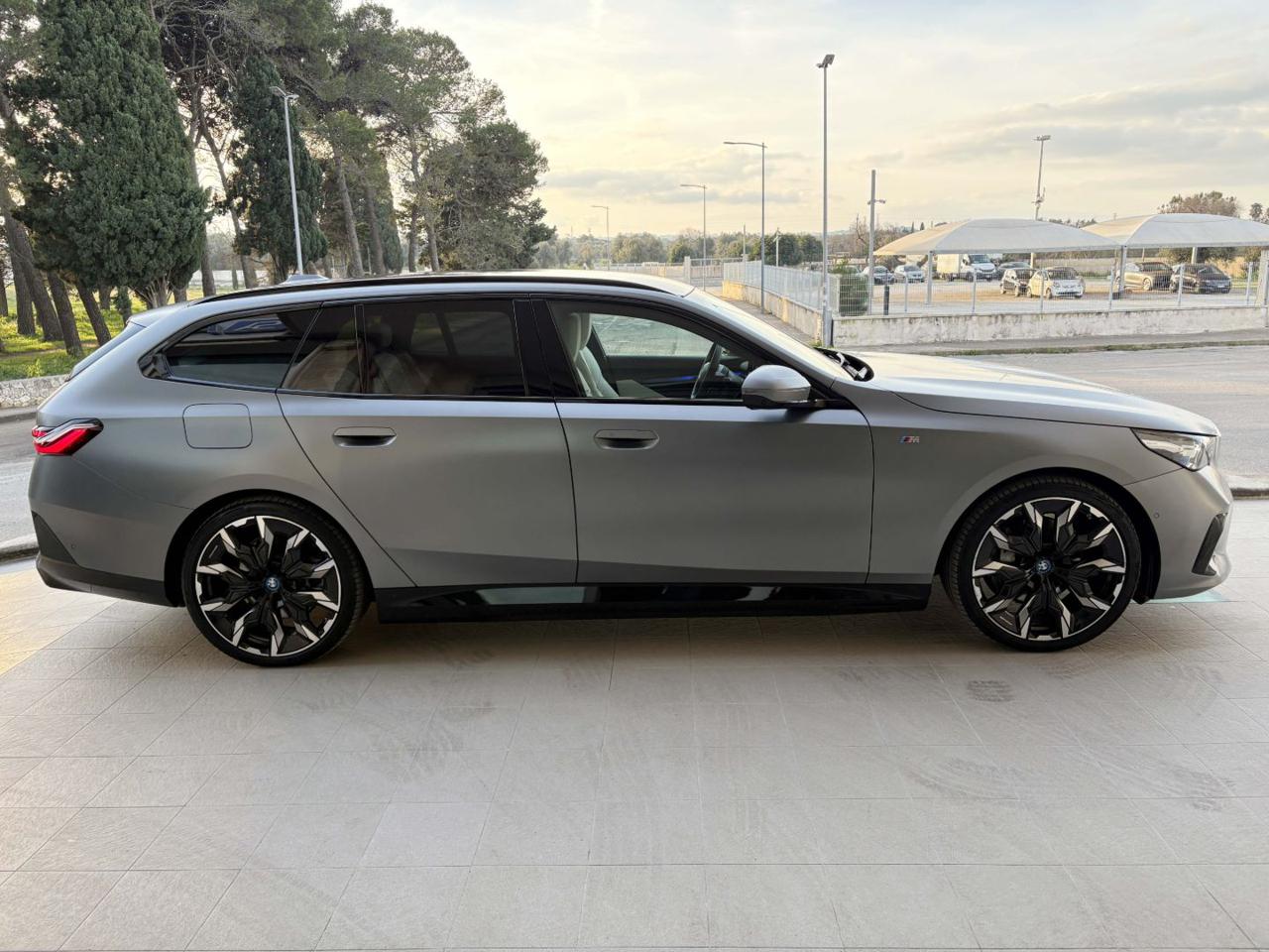 BMW i5 eDrive 40 Touring Msport Pro TETTO PANORAMICO - 4