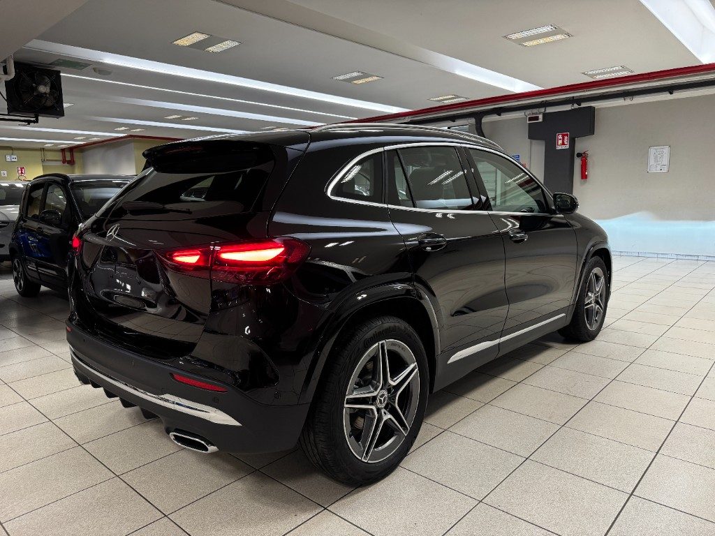 MERCEDES-BENZ GLA 180 Automatic AMG LINE KM0+ TETTO PANORAMICO - 4