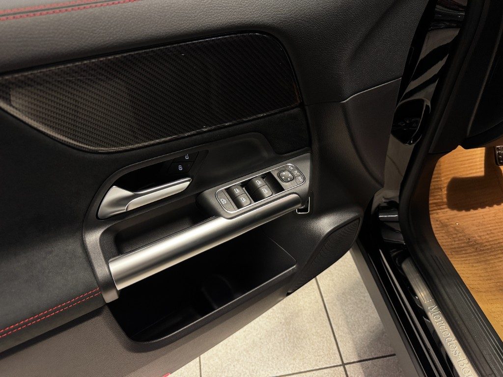 MERCEDES-BENZ GLA 180 Automatic AMG LINE KM0+ TETTO PANORAMICO - 17