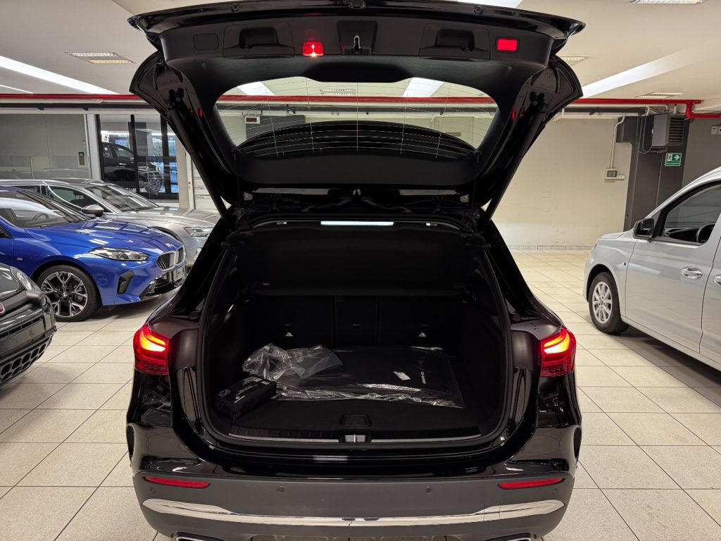 MERCEDES-BENZ GLA 180 Automatic AMG LINE KM0+ TETTO PANORAMICO - 5