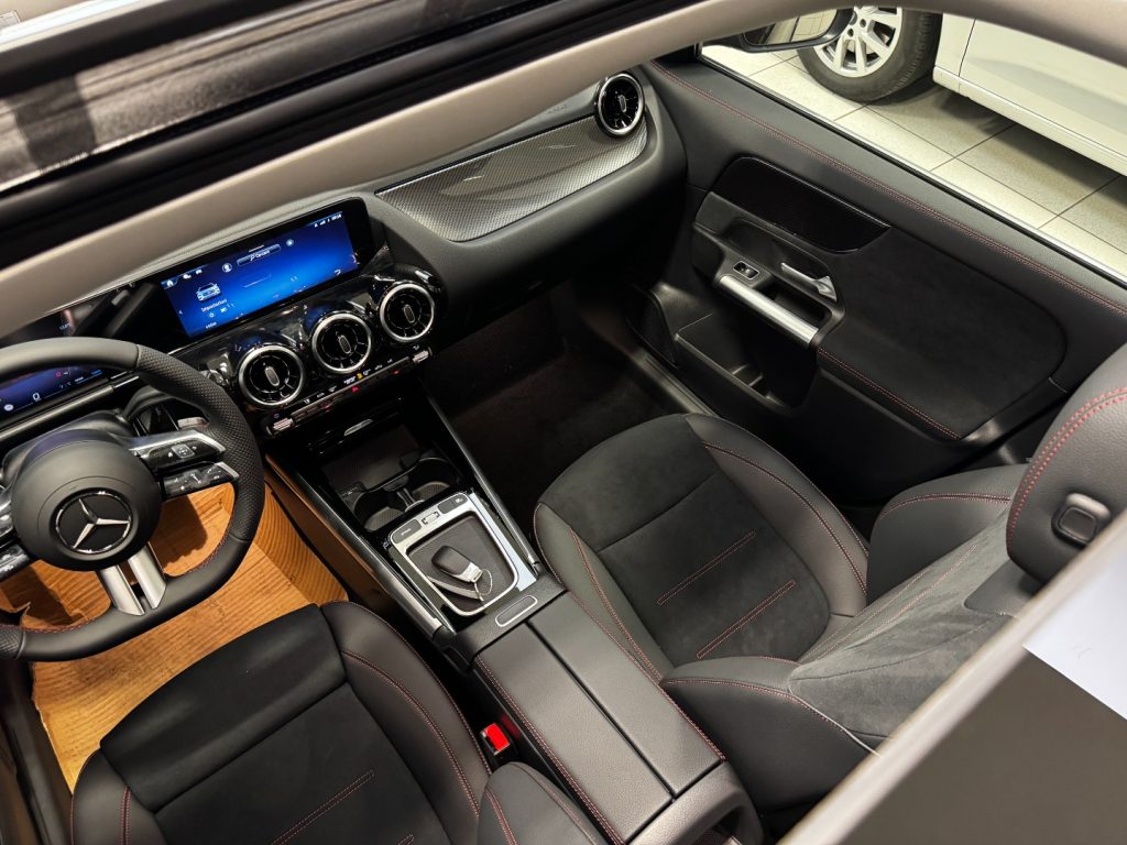 MERCEDES-BENZ GLA 180 Automatic AMG LINE KM0+ TETTO PANORAMICO - 15
