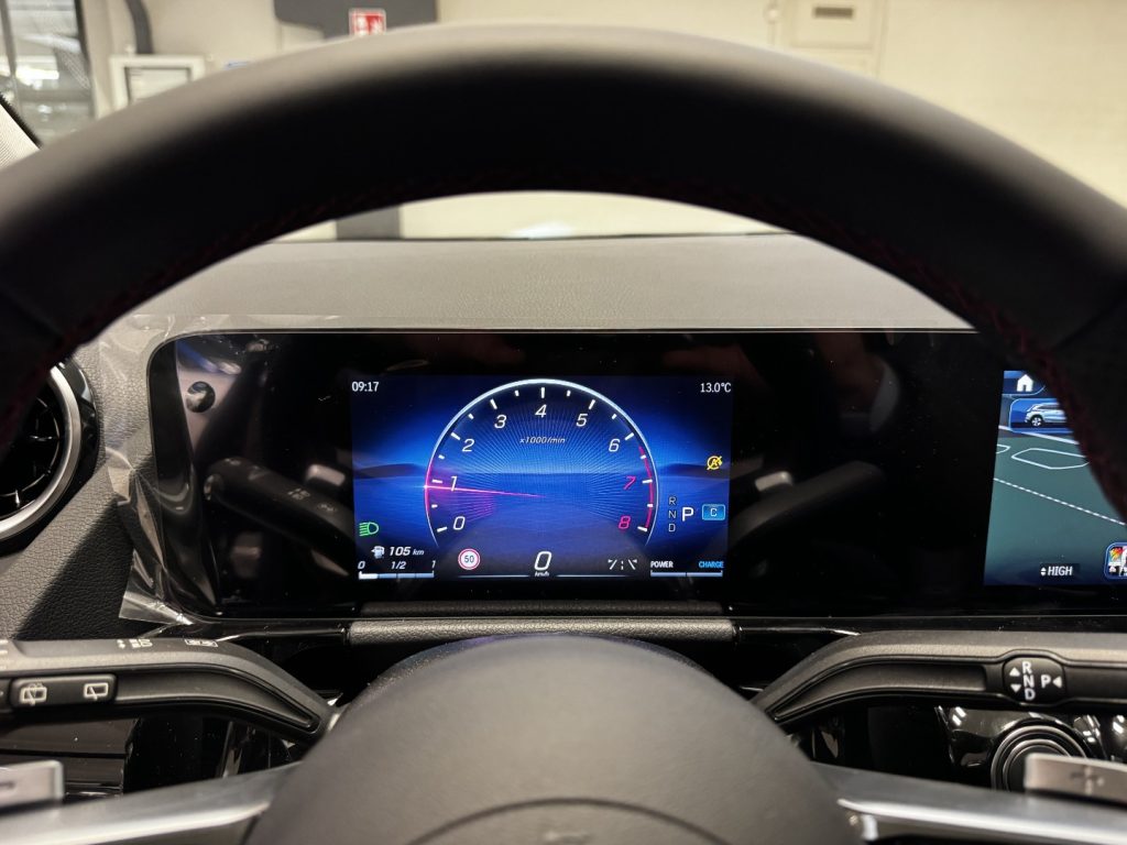 MERCEDES-BENZ GLA 180 Automatic AMG LINE KM0+ TETTO PANORAMICO - 10