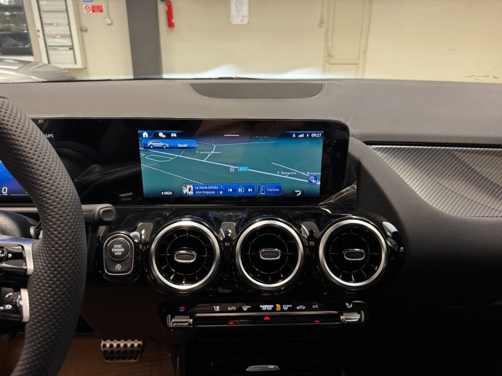 MERCEDES-BENZ GLA 180 Automatic AMG LINE KM0+ TETTO PANORAMICO - 11