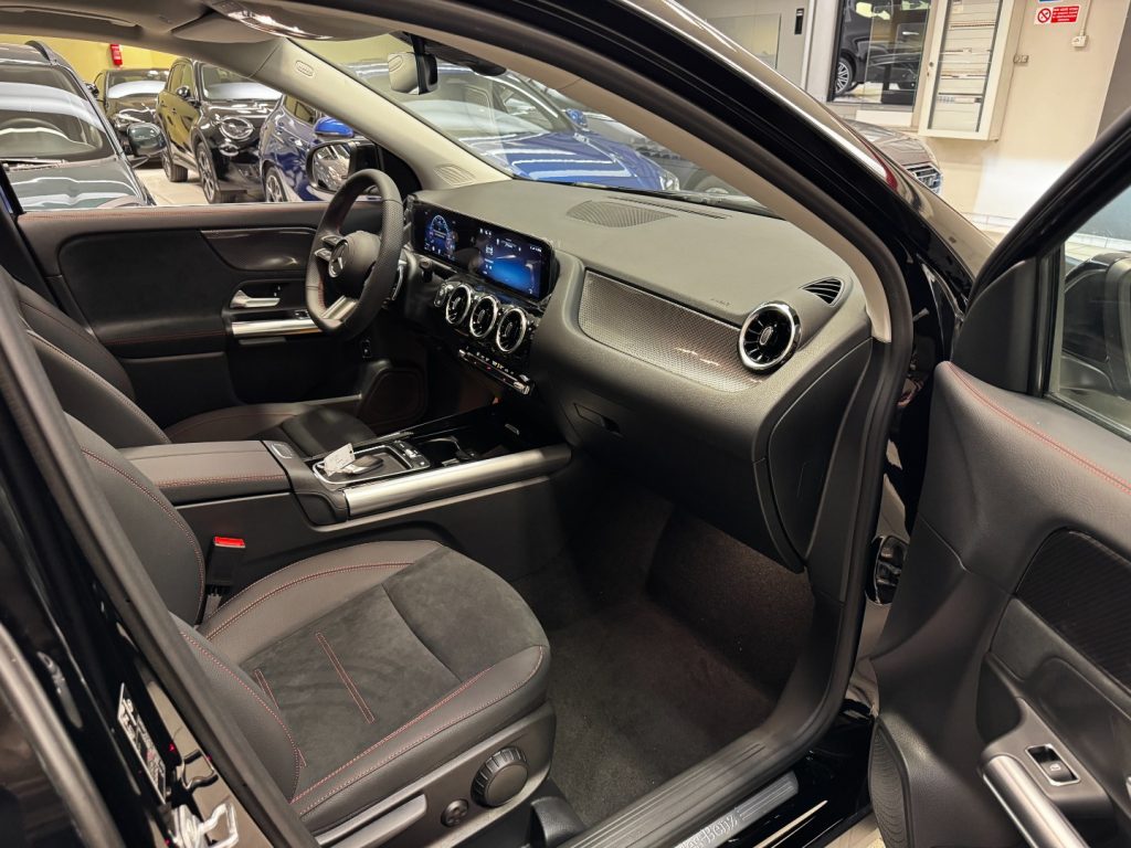 MERCEDES-BENZ GLA 180 Automatic AMG LINE KM0+ TETTO PANORAMICO - 17