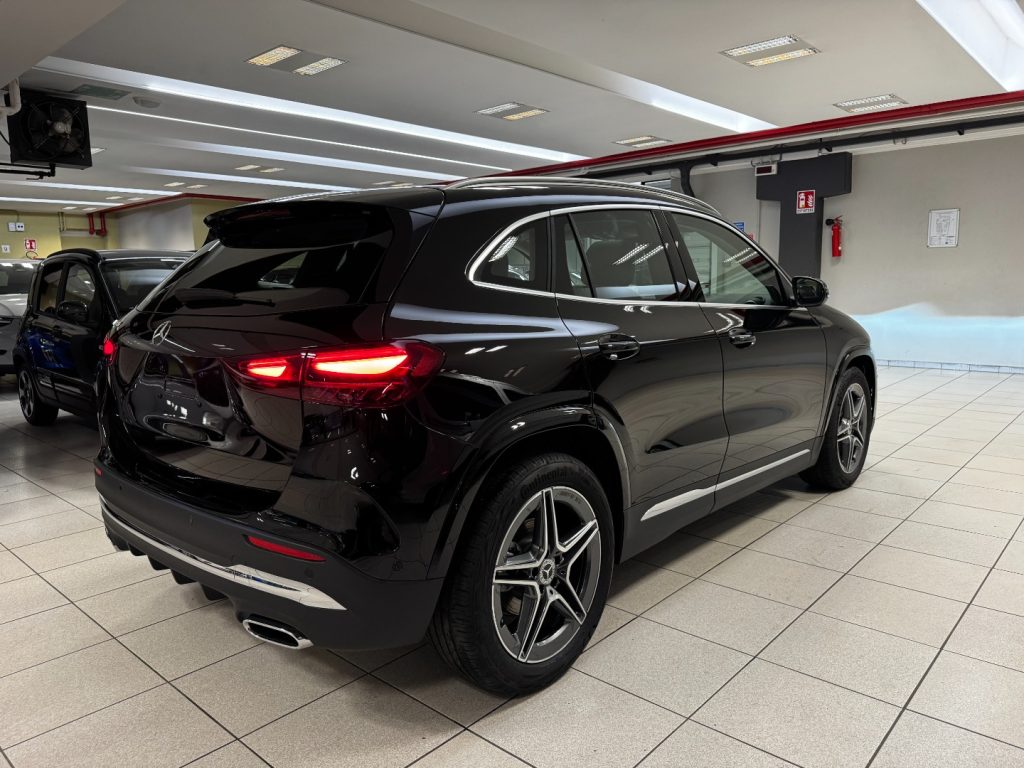 MERCEDES-BENZ GLA 180 Automatic AMG LINE KM0+ TETTO PANORAMICO - 6