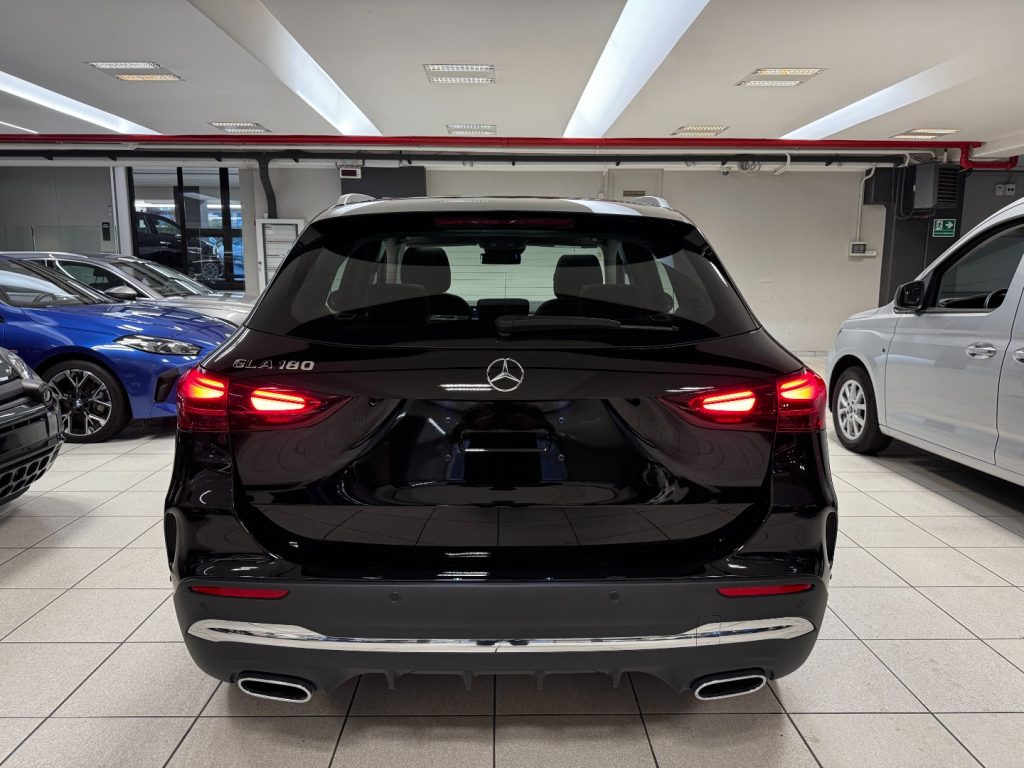 MERCEDES-BENZ GLA 180 Automatic AMG LINE KM0+ TETTO PANORAMICO - 4