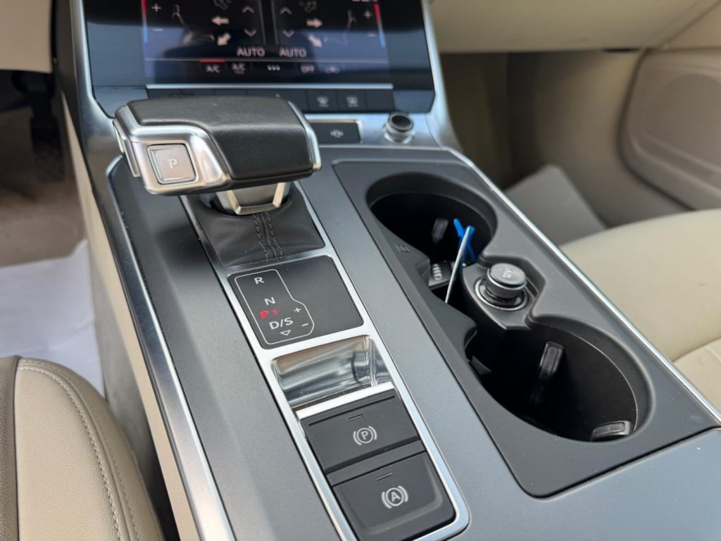 AUDI A6 Avant 45 2.0 TFSI quattro ultra S tronic Business - 10