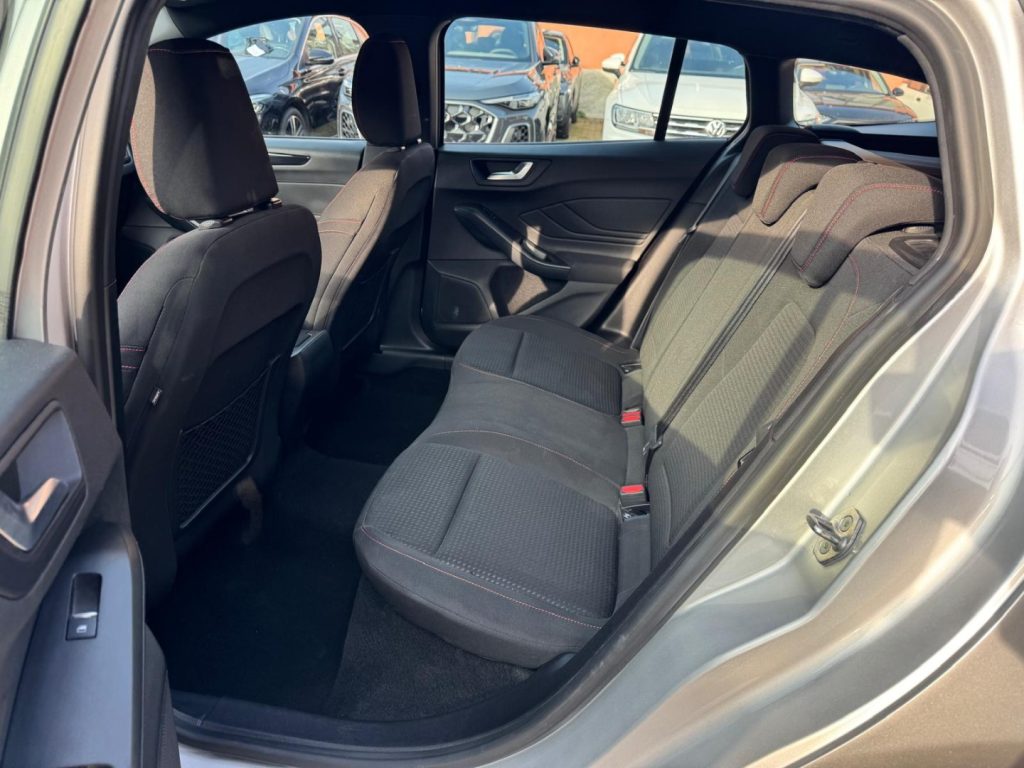 FORD Focus 1.0 EcoBoost Hybrid 125CV Powershift SW ST-Line De - 20