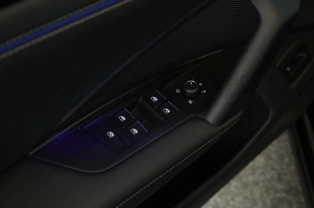 VOLKSWAGEN Tiguan 2.0 TDI 150CV DSG R LINE TETTO - NAVI - CERCHI 20 - 23