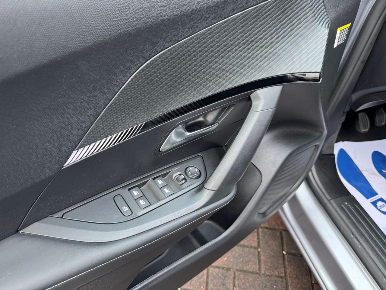 PEUGEOT 2008 PureTech 100 S&S Allure - 12