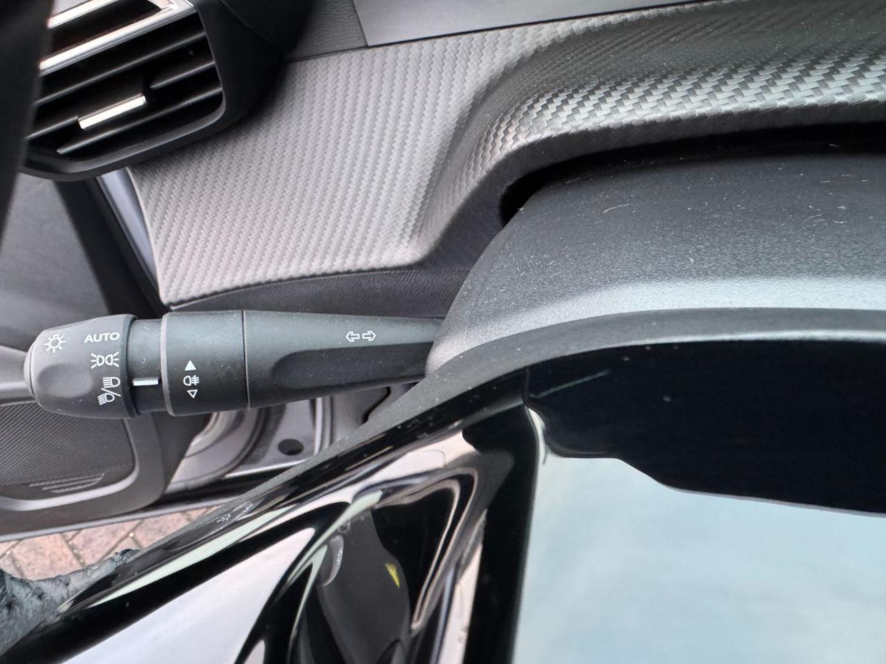 PEUGEOT 2008 PureTech 100 S&S Allure - 16