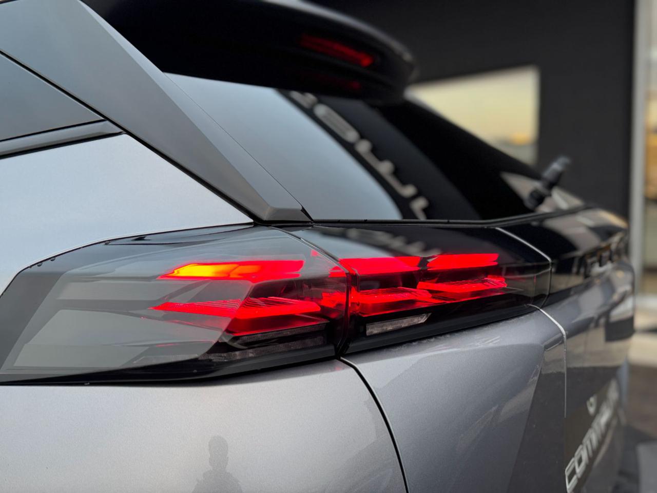 PEUGEOT 2008 PureTech 100 S&S Allure - 11