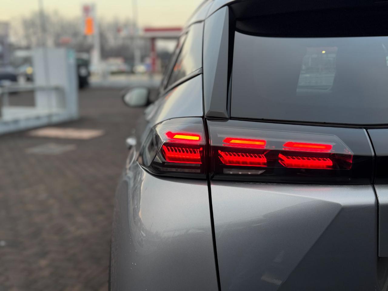 PEUGEOT 2008 PureTech 100 S&S Allure - 10