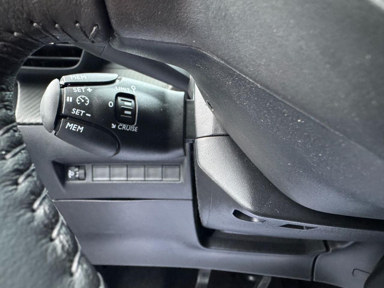 PEUGEOT 2008 PureTech 100 S&S Allure - 17