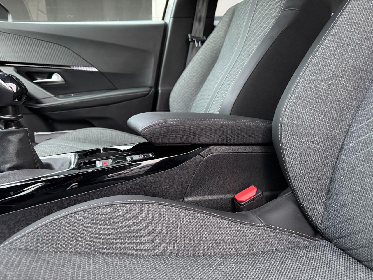 PEUGEOT 2008 PureTech 100 S&S Allure - 23