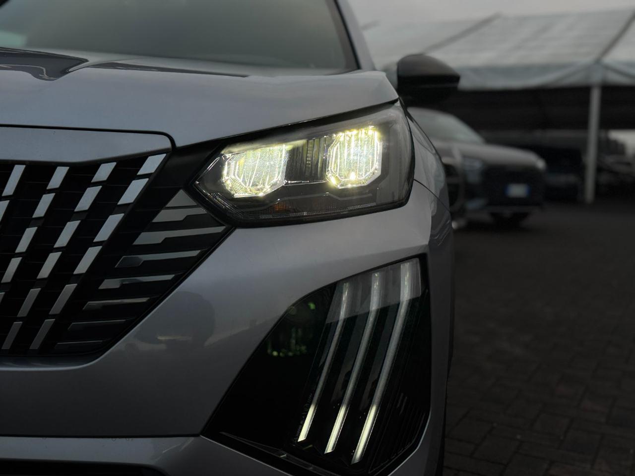 PEUGEOT 2008 PureTech 100 S&S Allure - 8