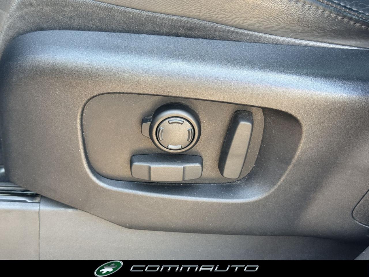 LAND ROVER Discovery 3.0 TD6 249 CV HSE 7p - 12