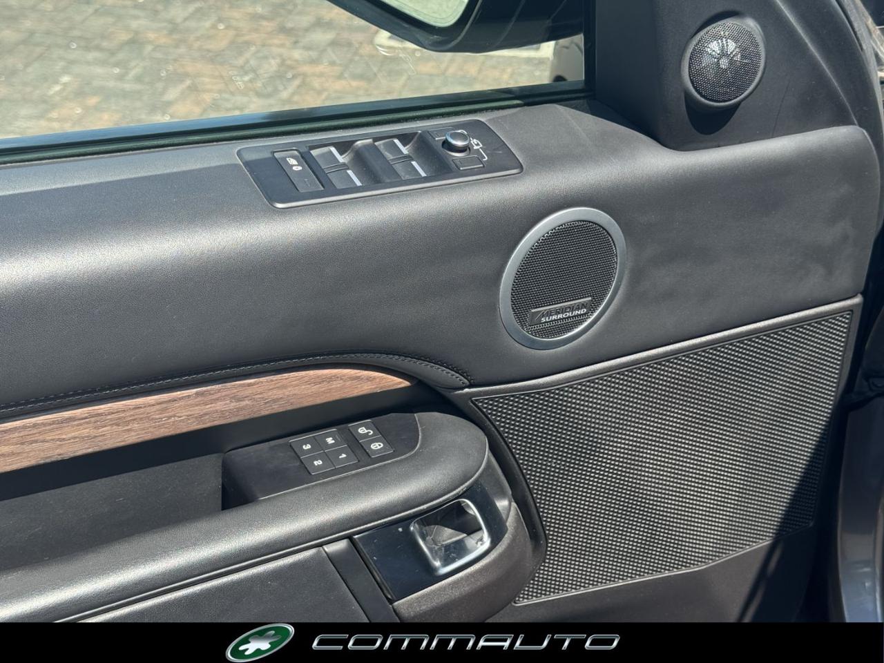 LAND ROVER Discovery 3.0 TD6 249 CV HSE 7p - 9