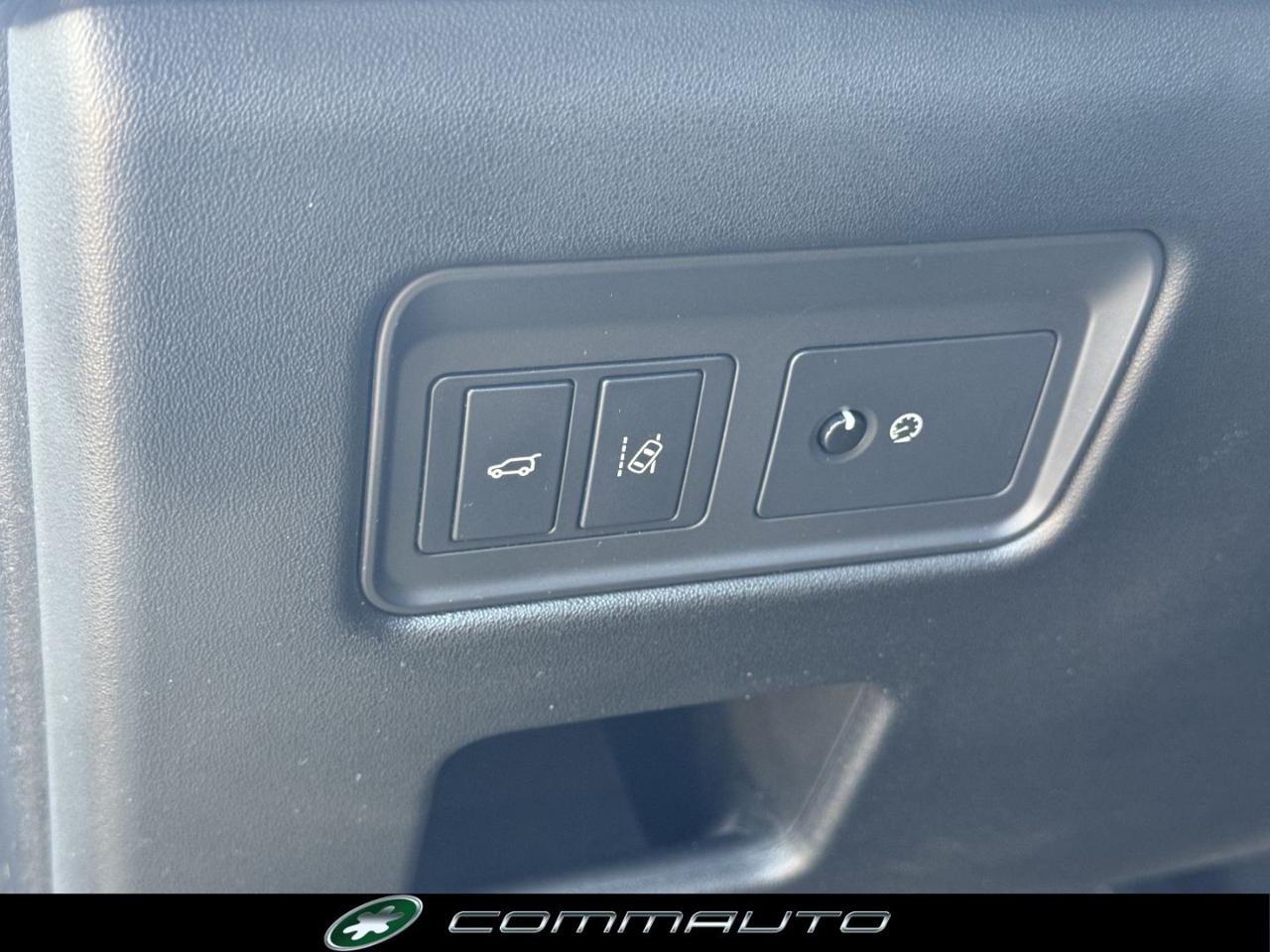 LAND ROVER Discovery 3.0 TD6 249 CV HSE 7p - 13