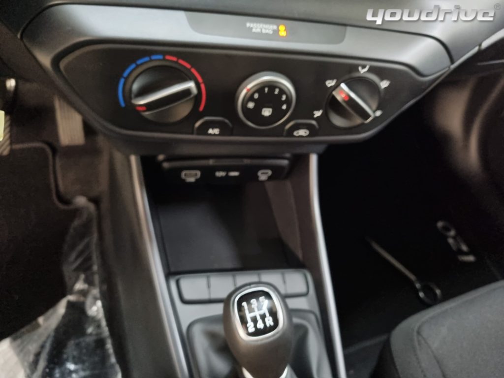 HYUNDAI i20 / 1.2 MPI MT GPL Connectline MY 25 KM0 - 13