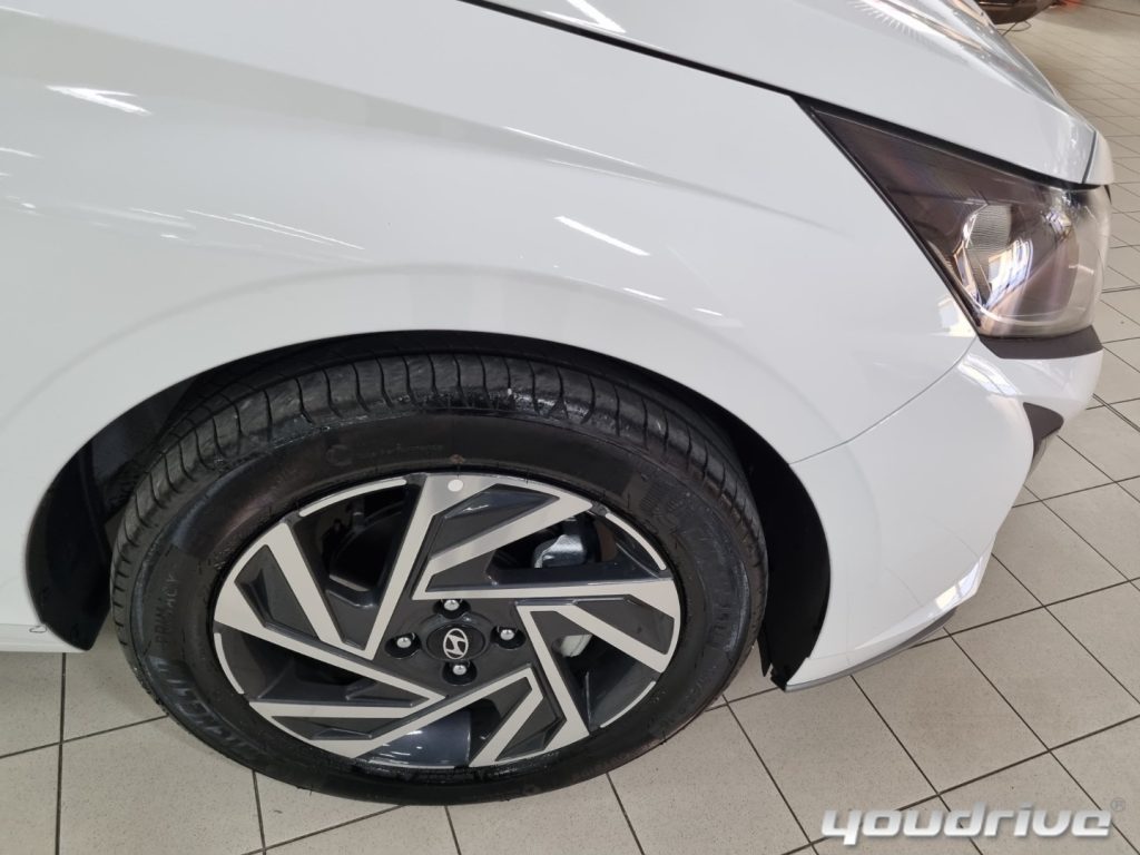 HYUNDAI i20 / 1.2 MPI MT GPL Connectline MY 25 KM0 - 18