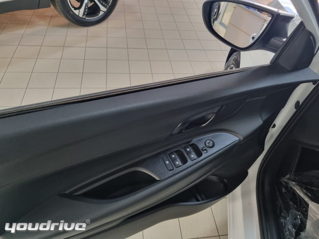 HYUNDAI i20 / 1.2 MPI MT GPL Connectline MY 25 KM0 - 14