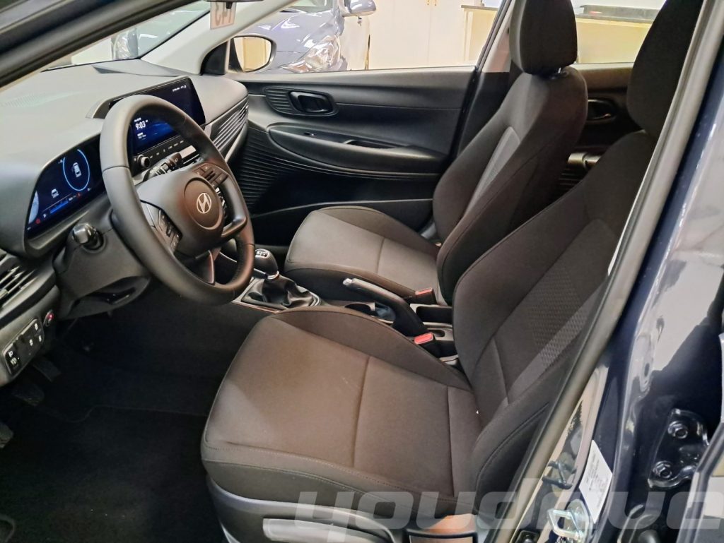 HYUNDAI i20 / 1.2 MPI MT GPL Connectline MY 25 KM0 - 8