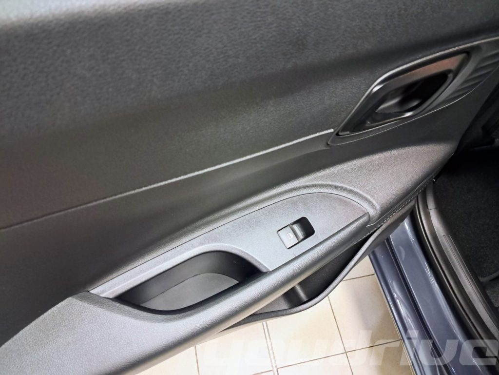 HYUNDAI i20 / 1.2 MPI MT GPL Connectline MY 25 KM0 - 16