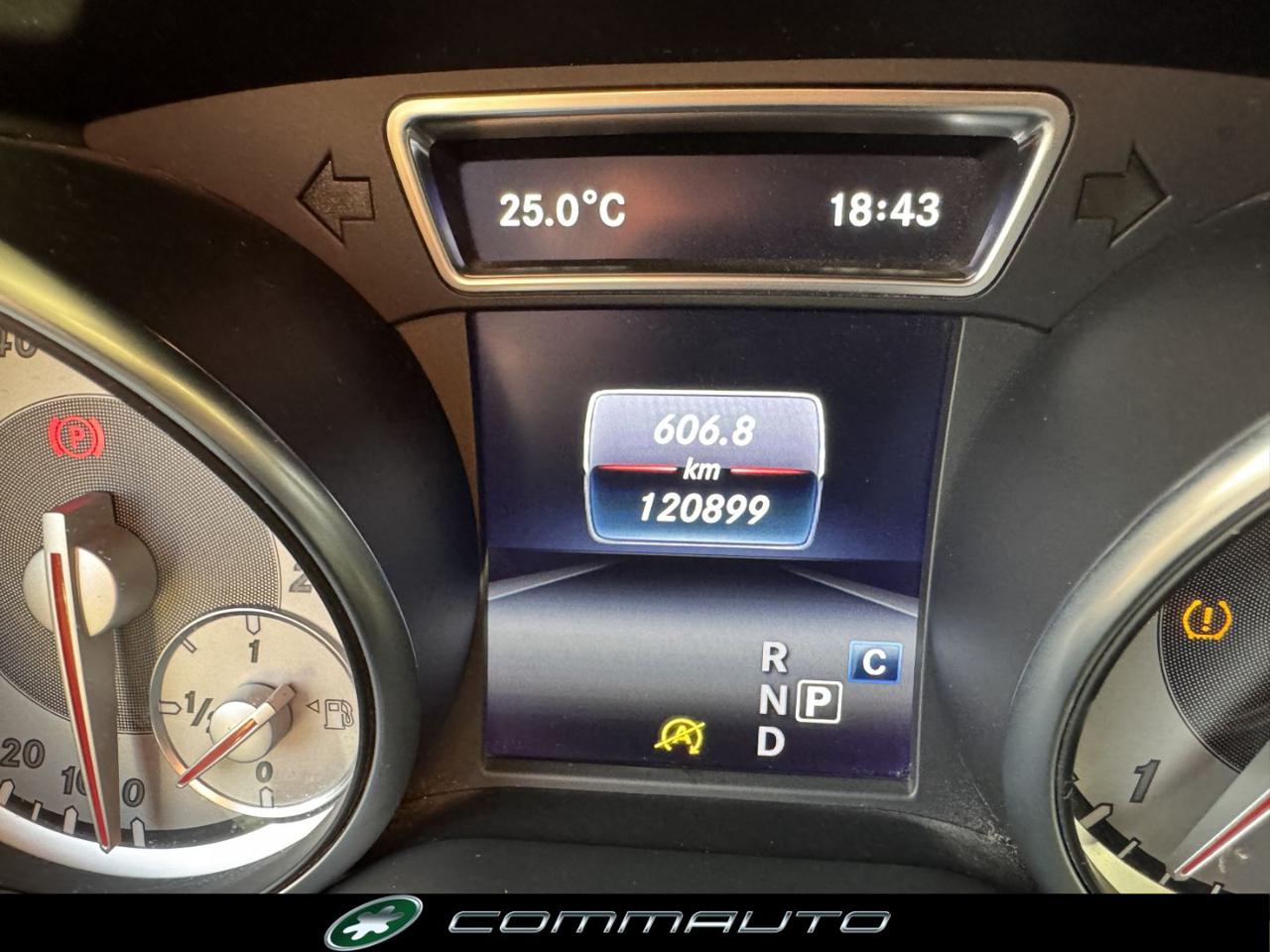 MERCEDES-BENZ GLA 200 d Automatic 4Matic Sport - 15