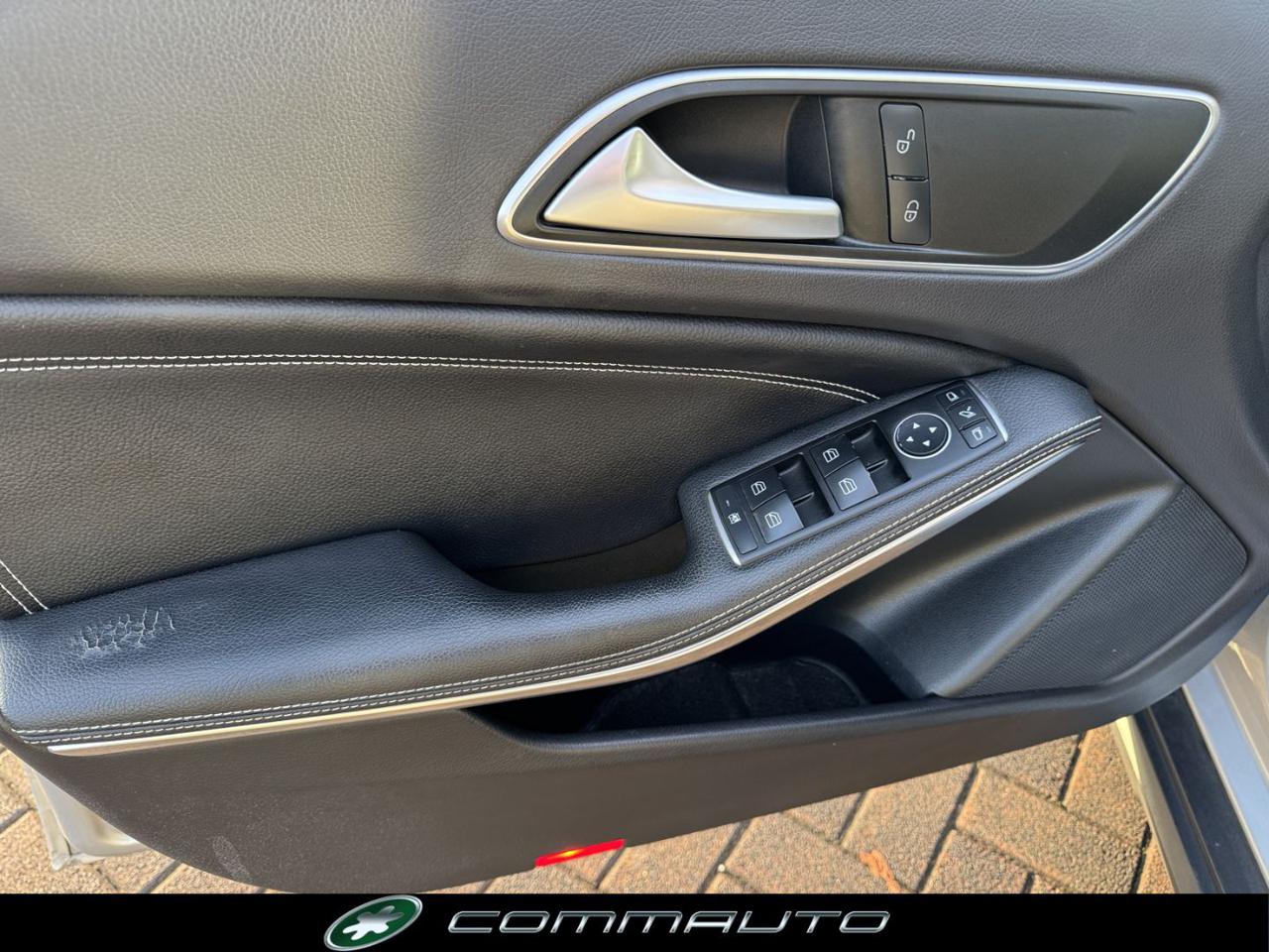 MERCEDES-BENZ GLA 200 d Automatic 4Matic Sport - 13