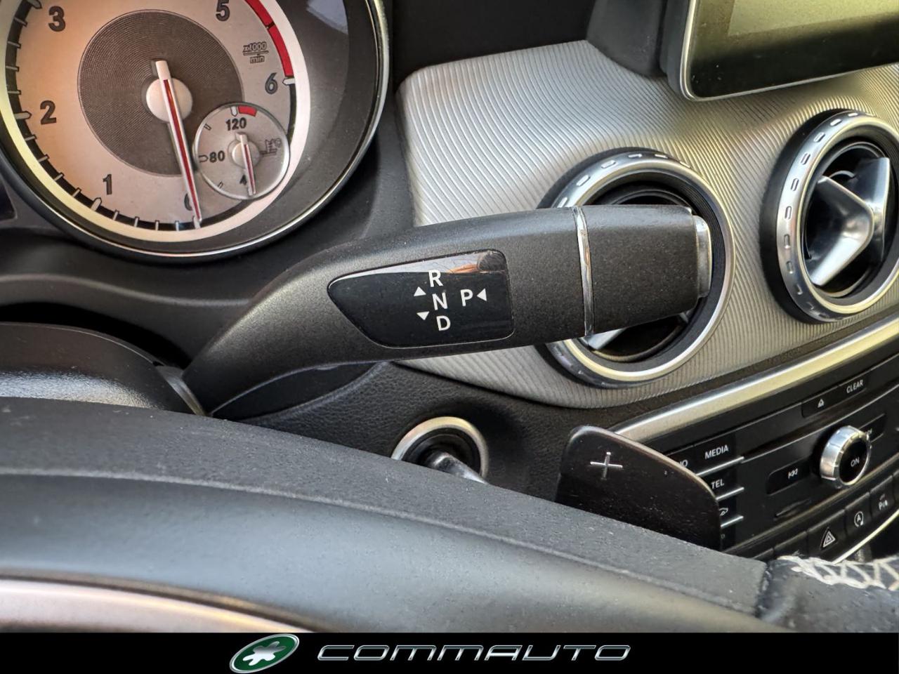 MERCEDES-BENZ GLA 200 d Automatic 4Matic Sport - 18