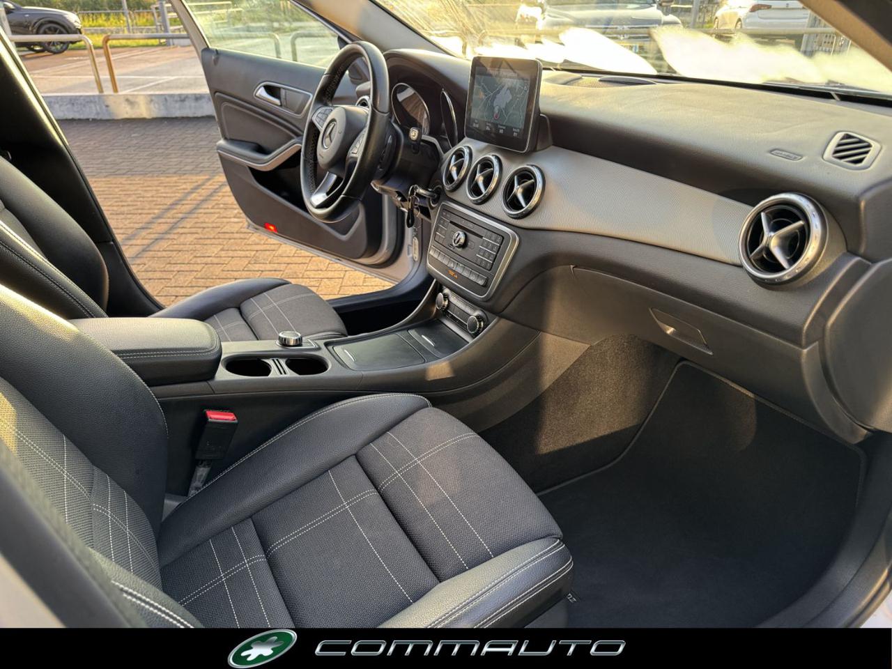 MERCEDES-BENZ GLA 200 d Automatic 4Matic Sport - 27