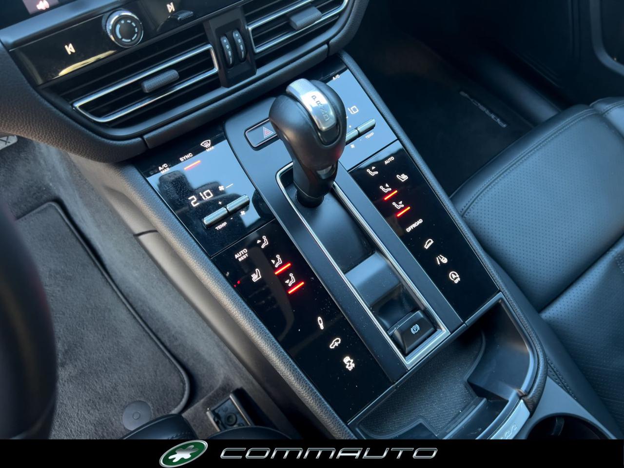 PORSCHE Macan 2.0 265CV PDK PASM - TETTO PANO - SPORT CHRONO - 19